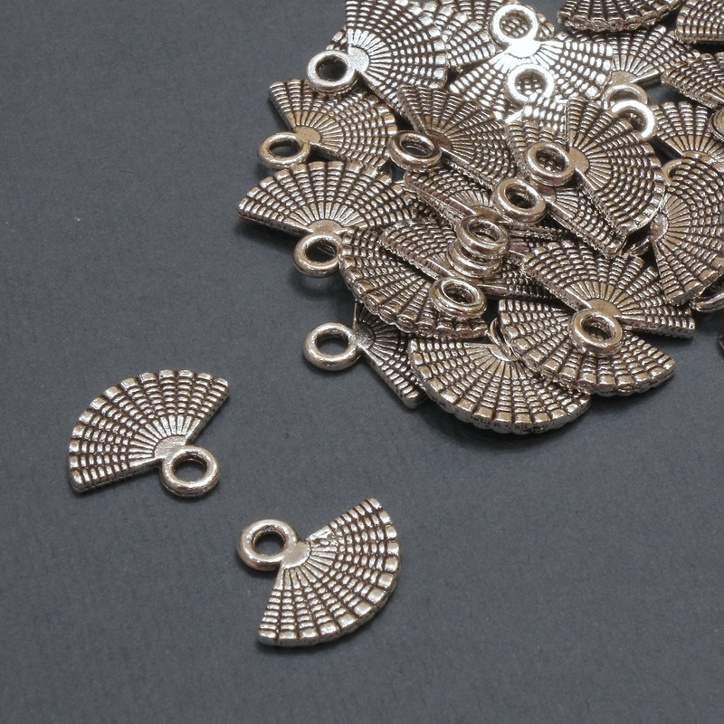 Kovová součástka – závěs Vějíř, průměr 13×11 mm ±, balení 20 g, 35 ks