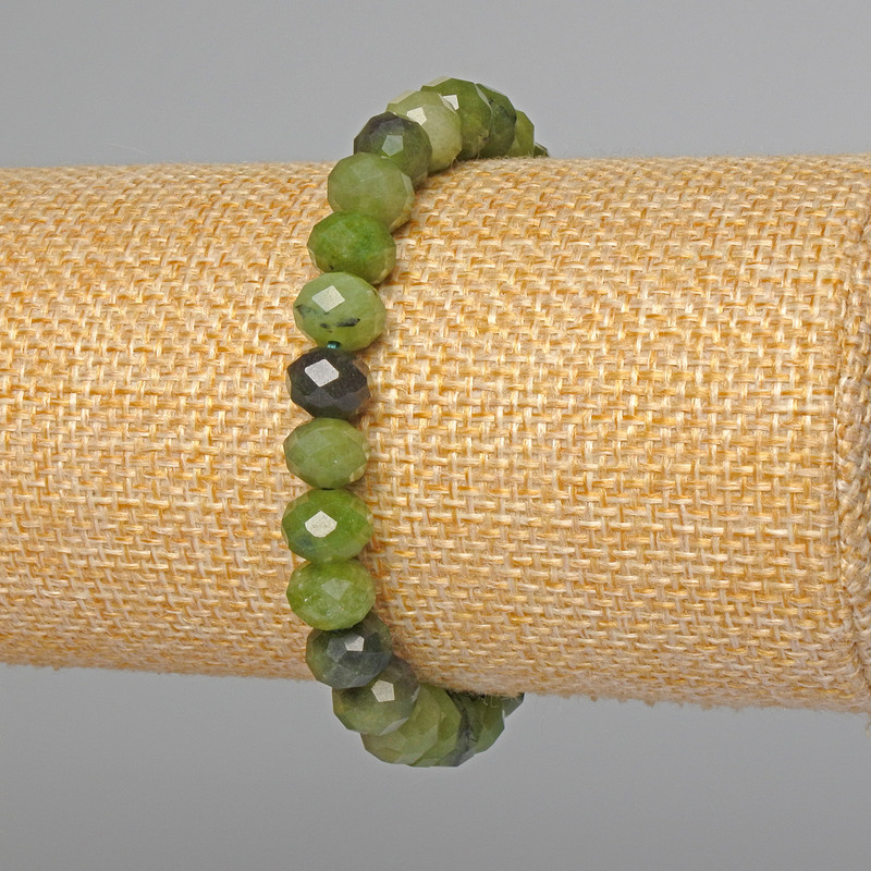 Náramek z přírodního jadeitu, brusované rondely, průměr 8×6,5 mm, délka 18 cm ± (elastický)