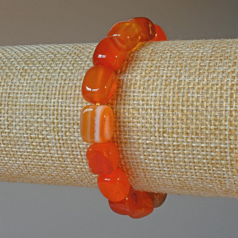 Náramek z oranžového achátu, přírodní kámen, obdélníkové korálky 9×12 mm, délka 18 cm ± (elastický)