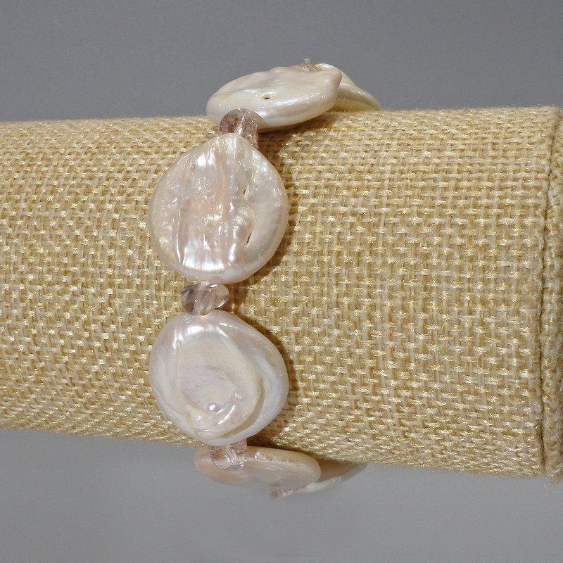 Náramek z barokních perel s odstínem „benzín“, průměr 19 mm ±, délka 18 cm ± (elastický) s krystaly Swarovski