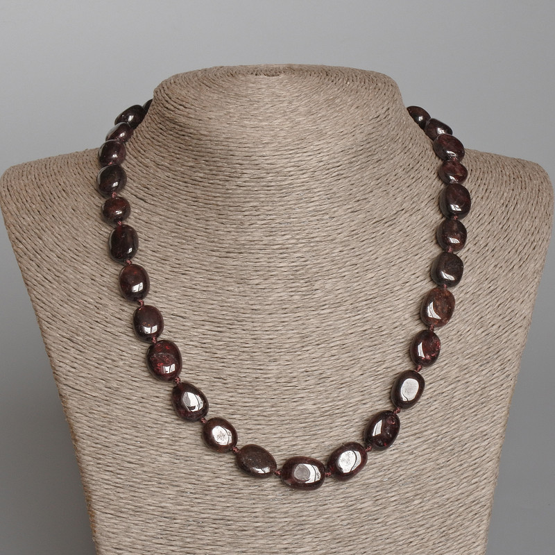 Náhrdelník z granátu, facettovaný, průměr 12×14 mm, délka 51 cm