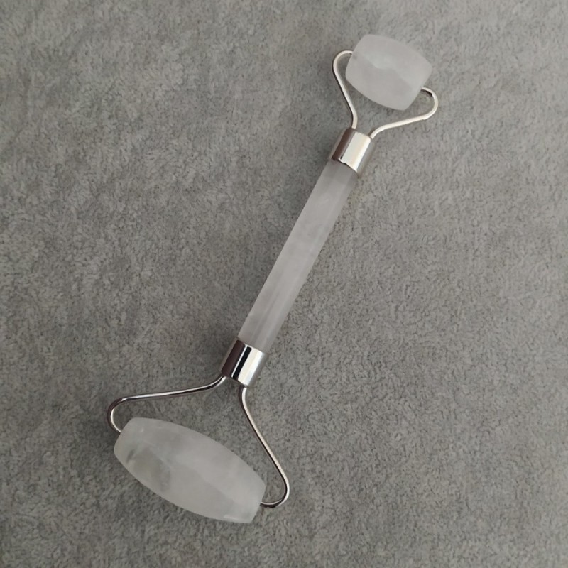 Dvoustranný masážér z křišťálu, délka 14,5 cm, stříbrný kov