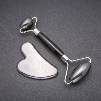 Komplet masážních nástrojů z přírodního kamene – hematit, rolovací (délka cca 14 cm) + Guasha (5×8 cm ±), stříbrný kov