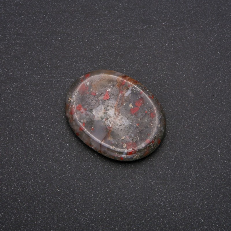 Masážní škrabka na obličej z přírodního kamene heliotropový jaspis 45,5×35,5 mm