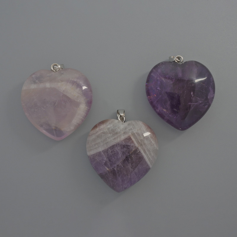 Přívěšek ve tvaru srdce z ametystu, průměr 30×30×12 mm, délka 36 mm