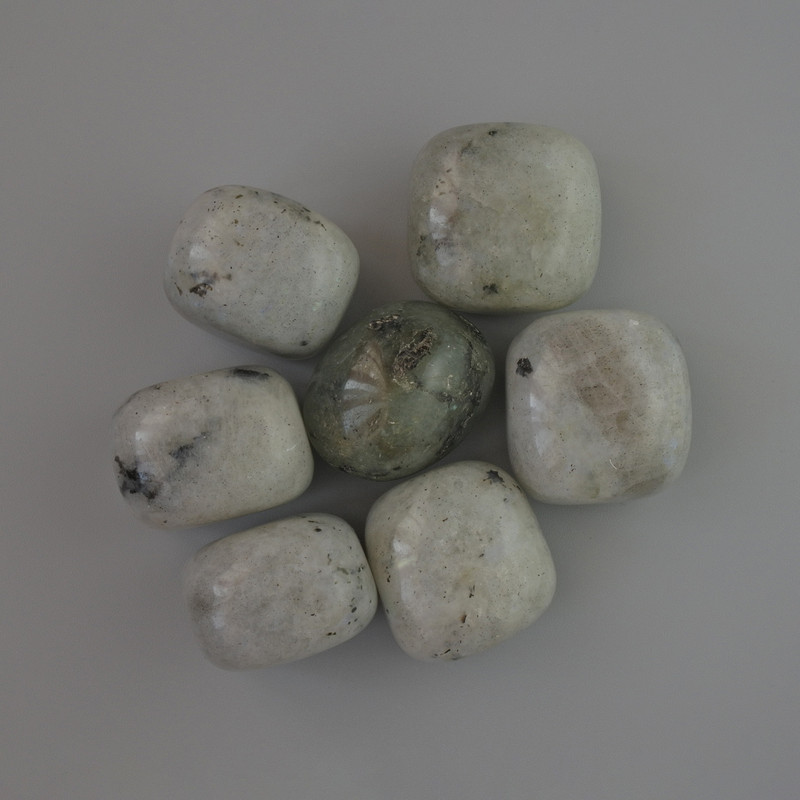 Suvenýrový přírodní kámen labradorit, fasetovaný, rozměr 23×21 mm (+/-), balení 100 g