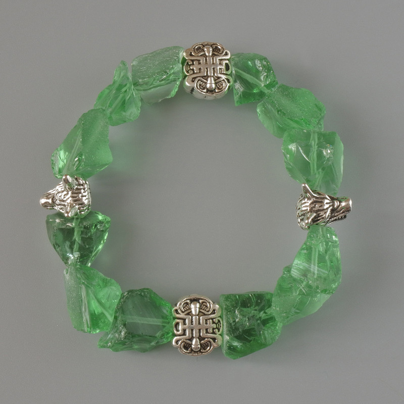Náramek ze zeleně tónovaného křemene, neopracovaný kámen, fazetované korálky, průměr 10×13 mm, délka 18 cm, elastický, s kovovými vložkami