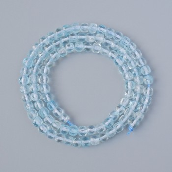 Korálky z topazu, přírodní kámen, broušené kostky, průměr cca 4 mm, délka cca 40 cm, na niti