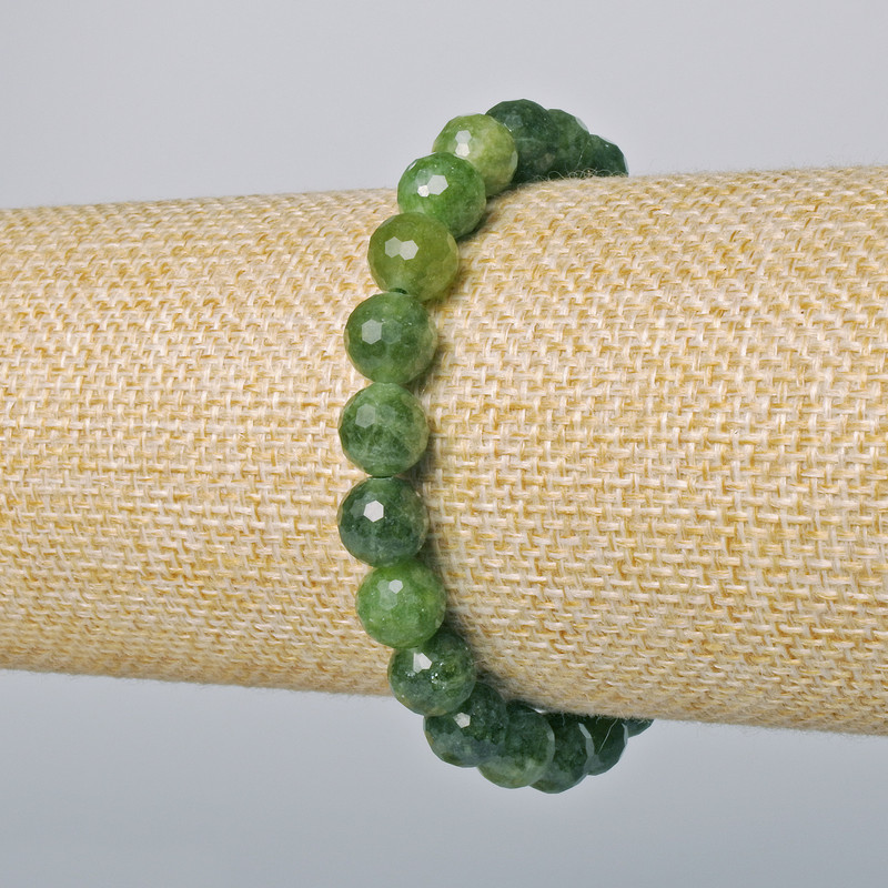Náramek z jadeitu – přírodní kámen, broušené kuličky, průměr cca 8 mm, délka cca 18 cm, elastický