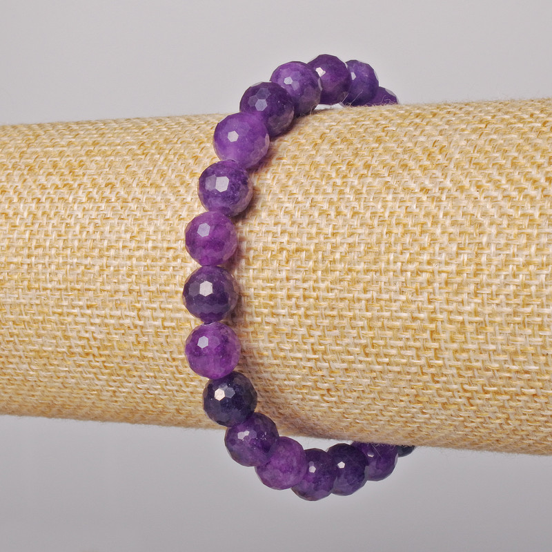 Náramek ze sugilitu, přírodní kámen, brusované kuličky o průměru 8 mm+, délka 18 cm ± (elastický)