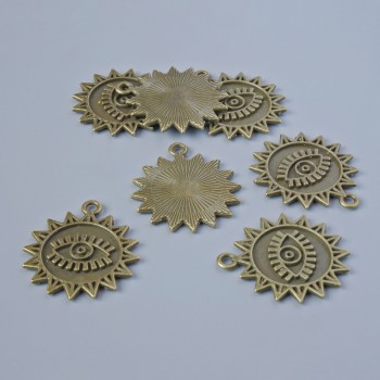 Přívěsek Slunce, bronzová barva kovu, rozměry 21,5×19 mm, otvor 1,6 mm, balení 7 ks ±