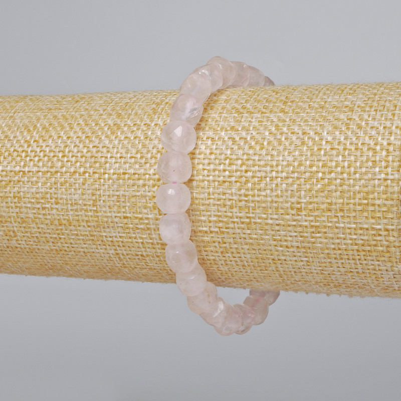 Náramek z růžového křemene, brusované kostky, průměr 7 mm ±, délka 18 cm ± (elastický)