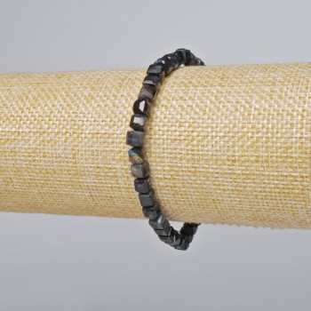 Náramek z sokolího oka, přírodní kámen, brusovaný kubík, průměr 5 mm ±, délka 18 cm (elastický)