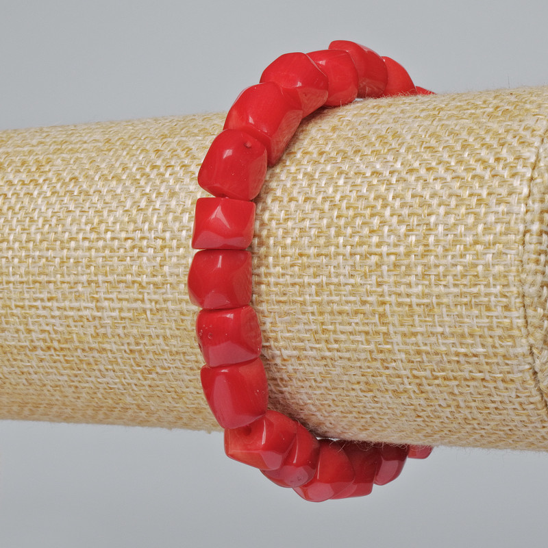 Náramek z přírodního korálu – galetové korálky (mix barev, střední velikost), průměr 9×10 mm ±, délka 18 cm ± (elastický)
