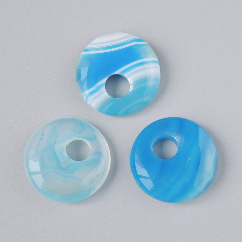 Přívěsek ve tvaru donutu z modrého achátu, přírodní kámen, průměr 18×5 mm ±, průměr dírky 5 mm ±
