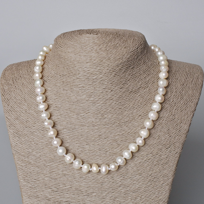 Náhrdelník z říčních perel s reliéfem, průměr 8×7,5 mm, délka 45–46 cm