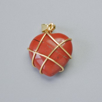Přívěsek «Srdce» z červeného jaspisu v zlatém opletení, průměr 20×20 mm ±, délka 30 mm ±