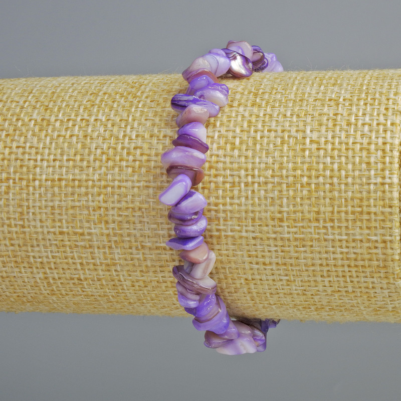 Náramek tónovaný fialovou perletí – drobné fragmenty, průměr 7×2 mm, délka 18 cm (elastický)