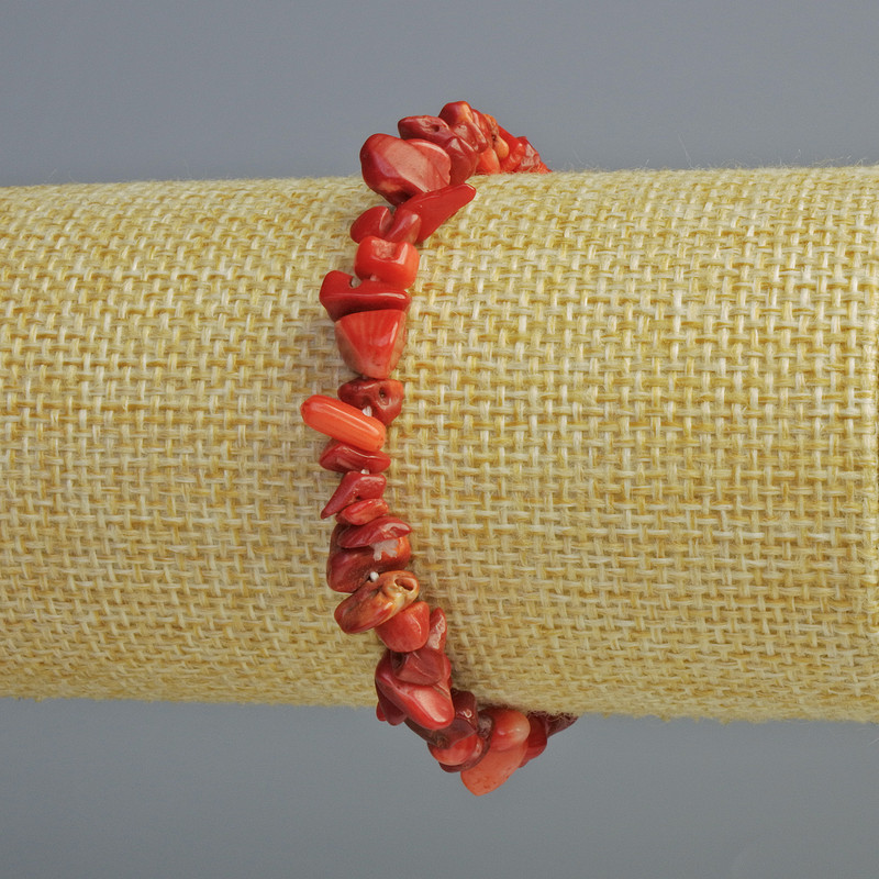 Náramek z přírodního korálu, drť, průměr cca 7×3 mm, délka cca 18 cm (elastický)
