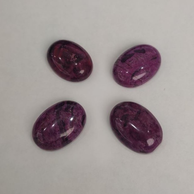 Kabošon malinový jaspis (syntetický) 25×18 mm