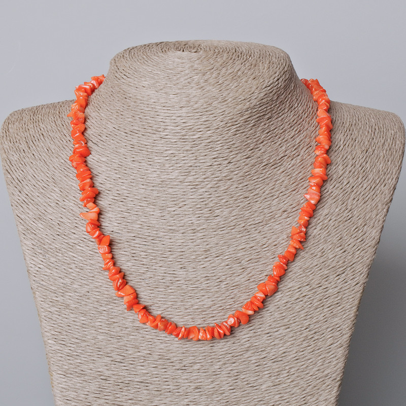 Náhrdelník z korálu oranžový, přírodní, drobné korálky, průměr cca 6×4 mm, délka 45–47 cm