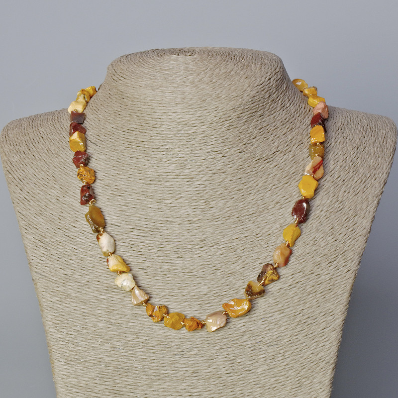 Náhrdelník z jaspisu Mookaite, přírodní neošetřený kámen, korálky 8×10 mm ±, délka 45–49 cm ±
