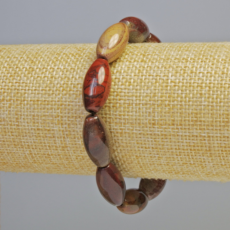 Náramek z červeného jaspisu, oválné korálky 10×20 mm (+/-), délka 18 cm, pružný
