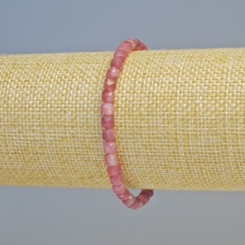 Náramek rubelitu turmalínu – přírodní kámen, facettované kubické korálky, průměr 4,5 mm ± (elastická šňůra), délka 18 cm+