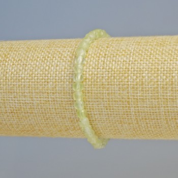 Náramek z prenitu, broušené kubíky, průměr 4–5 mm ± (elastická guma), délka 18 cm+