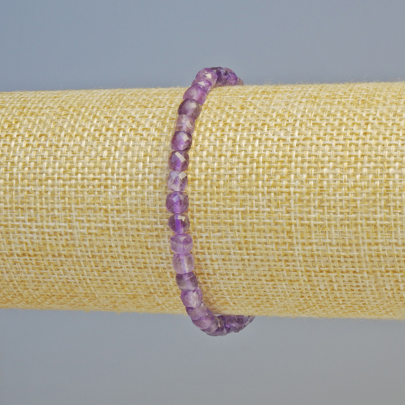 Náramek z ametystu z přírodního kamene, brusované kubíky, průměr 4–5 mm, elastická šňůra, délka 18 cm+
