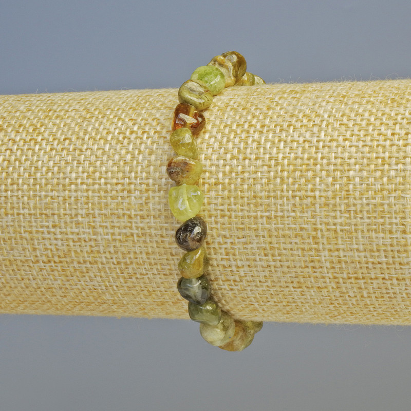 Náramek z grossuláru (zelený granát) – přírodní kámen, galetové korálky, průměr 7 mm ± (elastický), délka 18 cm+