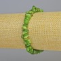 Náramek z tónované zelené perleti, drobné kousky, průměr 7×2,5 mm, elastický, délka 18 cm