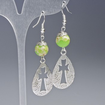 Náušnice z variscitu salátového (lisované) hladká kulička, průměr 10 mm, 19,5 × 31 mm ±, délka 63 mm ± se kovovými vložkami