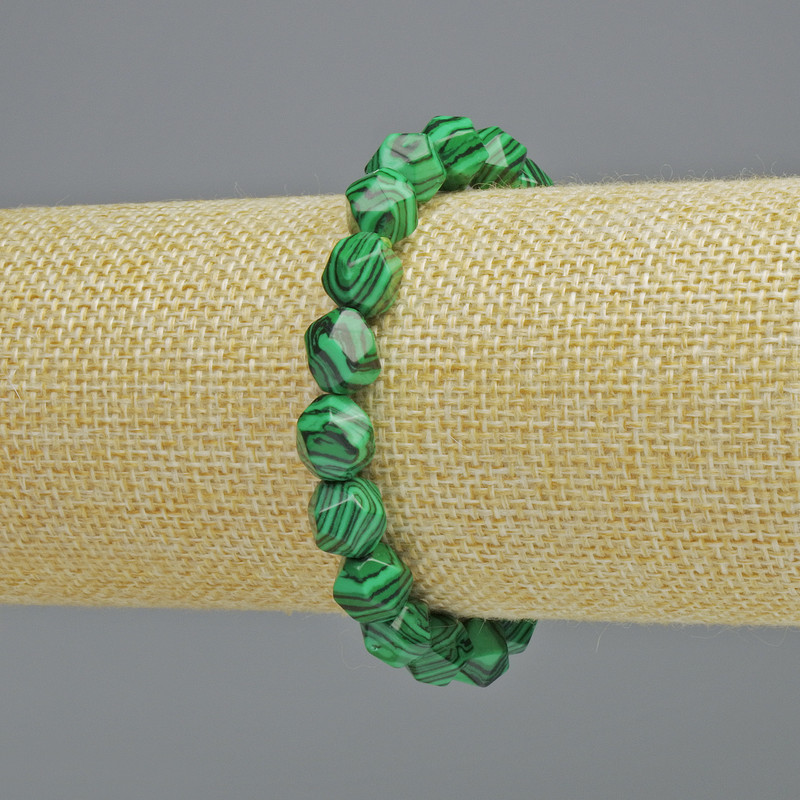 Náramek z malachitu – lisovaný, víceúhelníkový, průměr 8,5×10 mm ± (elastický), délka 18 cm +