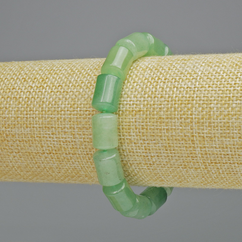 Náramek z nefritu, cylindrické korálky 10×14 mm, elastický, délka 18 cm