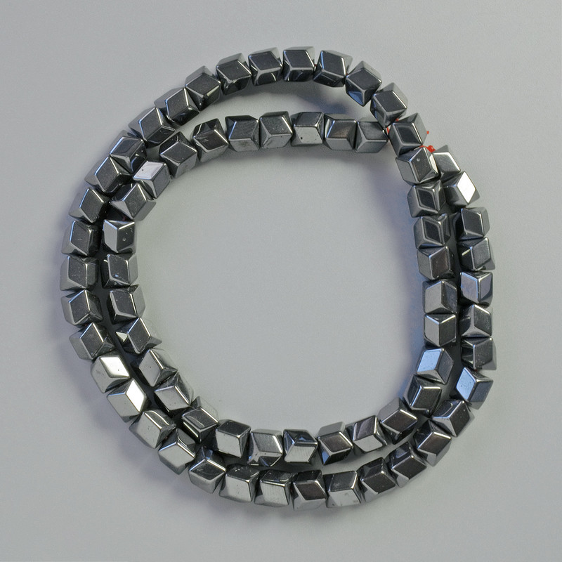 Hematitové korálky ve tvaru šestiúhelníku zigzag, černé, průměr 6×6 mm, délka cca 40 cm