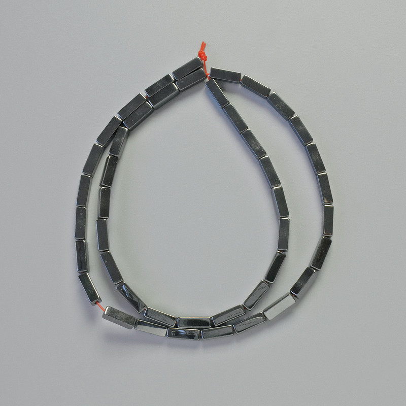 Korálky hematit obdélníkové, černá barva, průměr 9×3 mm ±, délka cca 41 cm ±, navlečená šňůra