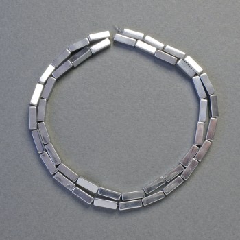 Hematitové korálky obdélníkového tvaru, stříbrné barvy, rozměr 9×3 mm, délka 42 cm – šňůra