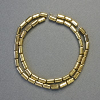 Hematitové korálky ve tvaru zaoblených obdélníků, zlatá barva, průměr 8×4 mm, délka 42 cm, šňůra