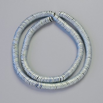 Hematit rondelové korálky se vlnitou povrchovou úpravou, duhově modrá matná, průměr 6×1 mm, délka cca 42 cm – navlečené