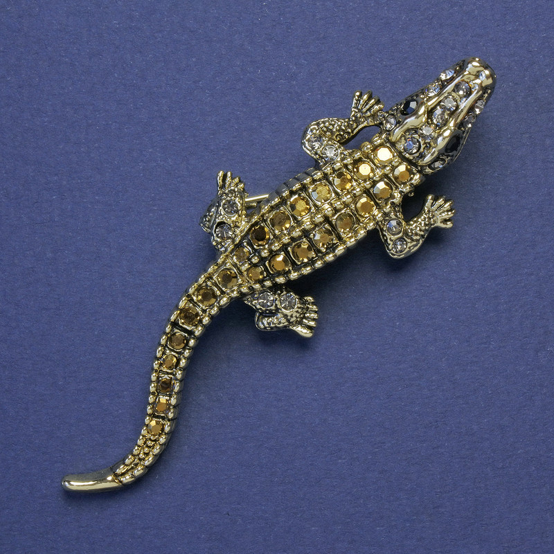 Brož-přívěšek Krokodýl se zlatými krystaly, zlatá barva kovu 75 × 21 mm+