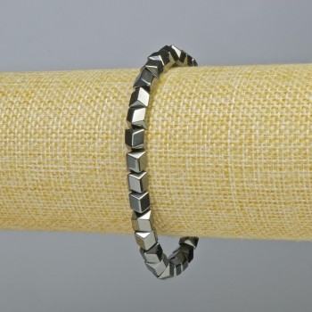 Náramek z hematitu ve tvaru šestiúhelníků, černé barvy, průměr 6×6 mm ±, délka 18 cm ± (elastický)
