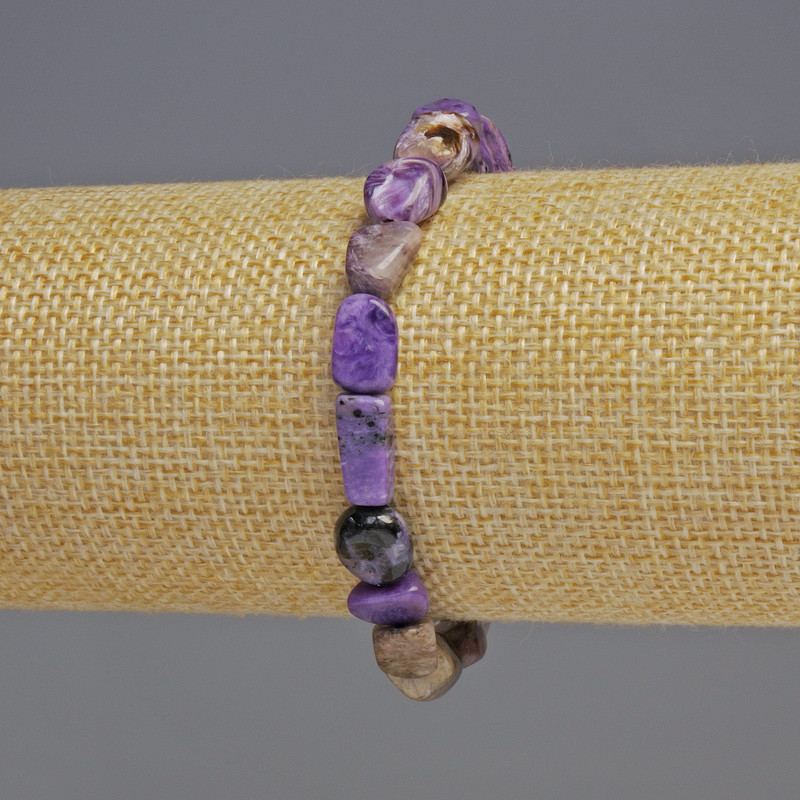Náramek z čaroitu, z přírodního kamene, s galetovanými korálkami, průměr 8×8×5 mm ±, délka 18 cm ±, elastický