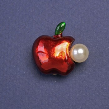 Brožka Jablko se perlou, červený smalt, zlatý kov, 22×24 mm