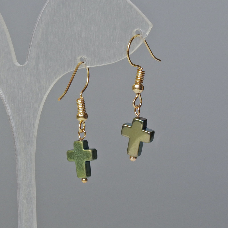 Náušnice z hematitu „Kříž“ zeleno-modré barvy, průměr 8,5×10,5 mm, délka 3 cm