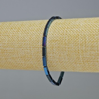 Náramek z hematitu ve tvaru obdélníků, modrá barva, rozměry prvků 9×3 mm, délka cca 18 cm, na pružné bázi