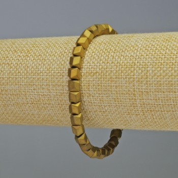 Náramek z hematitu ve tvaru šestiúhelníků se zigzag vzorem, matné zlaté barvy, průměr 6×6 mm, délka 18 cm, pružný