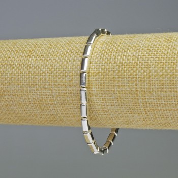 Náramek z hematitu ve tvaru obdélníků, barva stříbrná, rozměry 8×4 mm, délka 18 cm, elastický