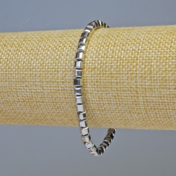 Náramek z hematitu – kubíky se zaoblenými hranami, stříbrná barva, průměr 4×4 mm, délka 18 cm, elastický