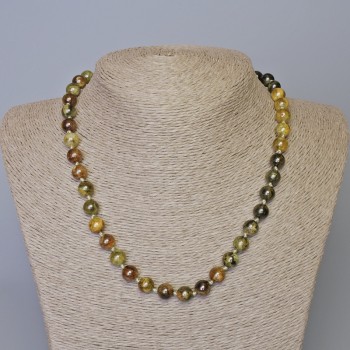 Náhrdelník z grossularu (zelený granát) – přírodní kámen, hladká kulička, průměr 8,5 mm ±, délka 47 cm ± na niti